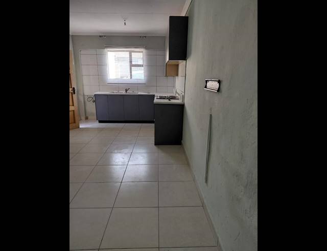 1 BEDROOM PROPERTY TO RENT IN LOMBARDY EAST